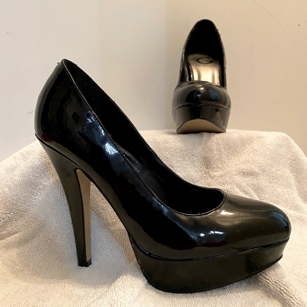 GUESS Black Patent Pump
